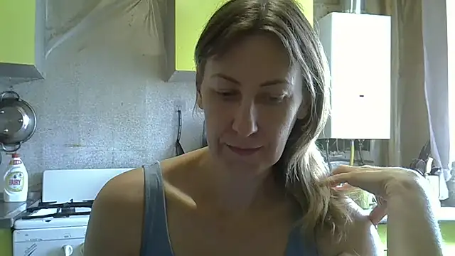 Snapshot of AshleyXHoney chatting on June 26, 2026, 8:20 am AshleyXHoney online show from June 26, 2026, 8:20 am