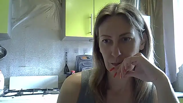 Snapshot of AshleyXHoney chatting on June 18, 2026, 9:14 am AshleyXHoney online show from June 18, 2026, 9:14 am