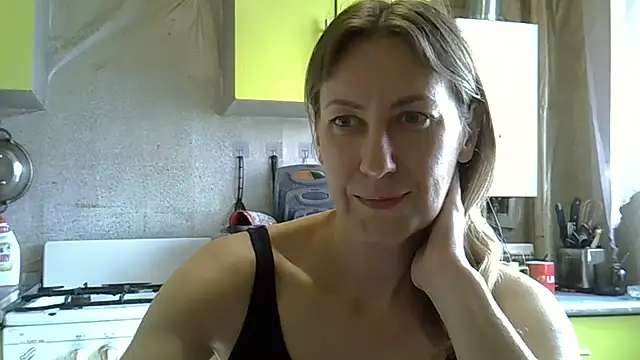 Snapshot of AshleyXHoney chatting on June 23, 2026, 6:11 am AshleyXHoney online show from June 23, 2026, 6:11 am