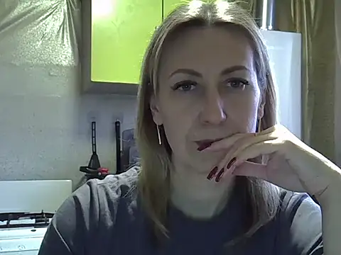 Snapshot of AshleyXHoney chatting on December 17, 2025, 7:35 am AshleyXHoney online show from December 17, 2025, 7:35 am