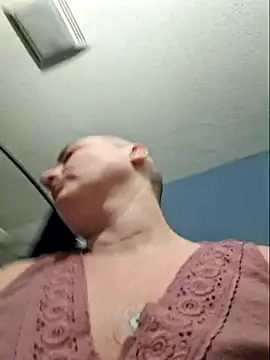MilfyMrsRobinson online show from May 1, 2026, 3:28 pm