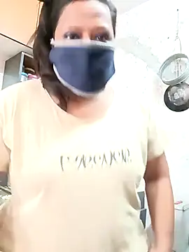 Snapshot of Love_Jenny chatting on November 13, 2025, 4:27 am Love Jenny online show from November 13, 2025, 4:27 am