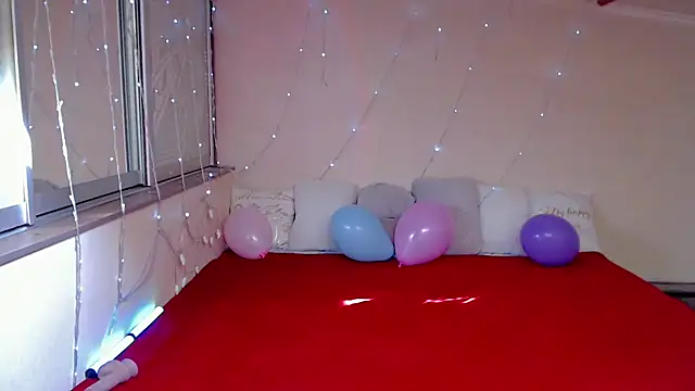 LizaSenri online show from April 5, 2026, 6:53 am