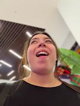 Snapshot of KimArts chatting on December 1, 2025, 7:04 pm KimArts online show from December 1, 2025, 7:04 pm