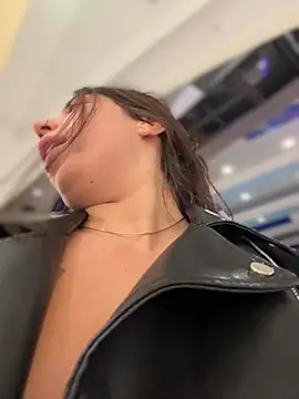 Snapshot of KimArts chatting on October 24, 2025, 5:01 pm KimArts online show from October 24, 2025, 5:01 pm