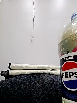 Snapshot of ListedLoin chatting on February 20, 2025, 5:30 pm ListedLoin online show from February 20, 2025, 5:30 pm