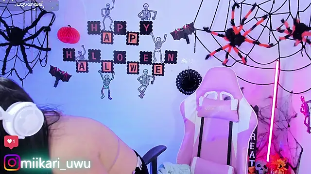 Snapshot of Ahri_Elderwood chatting on October 26, 2025, 5:41 am Ahri Elderwood online show from October 26, 2025, 5:41 am