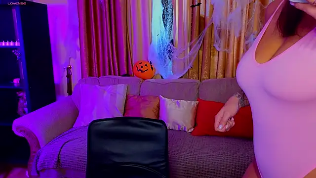 Snapshot of JessicaCartier chatting on October 27, 2025, 4:24 am JessicaCartier online show from October 27, 2025, 4:24 am