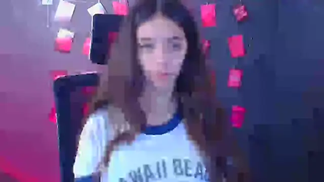 Snapshot of Aishell_ chatting on December 5, 2025, 12:37 pm Aishell online show from December 5, 2025, 12:37 pm