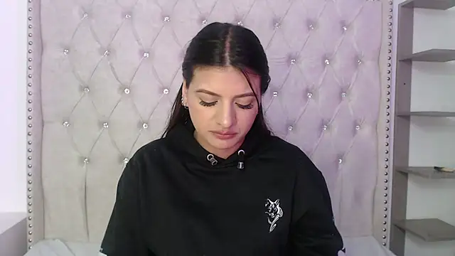 Abril Squirt online show from November 15, 2025, 2:37 am