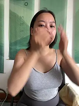 Eliza-E online show from April 9, 2026, 1:51 am