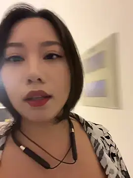 Snapshot of Eliza-E chatting on July 14, 2026, 3:11 am Eliza-E online show from July 14, 2026, 3:11 am