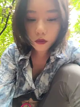 Eliza-E online show from April 29, 2026, 2:27 am