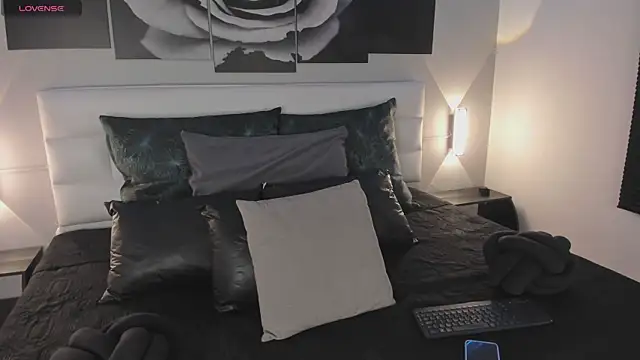 sofi bakerr online show from November 6, 2025, 11:36 am