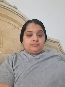 sarahhh1987 online show from April 7, 2026, 2:30 pm