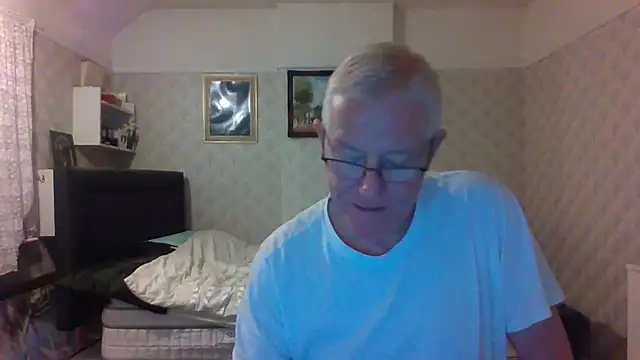 Snapshot of shaun63m chatting on September 29, 2025, 12:06 am shaun63m online show from September 29, 2025, 12:06 am