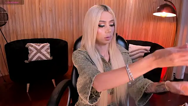 HannaConnor  online show from April 10, 2026, 8:49 pm