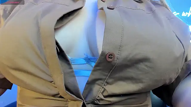 Snapshot of BellaRose_X chatting on December 15, 2025, 6:19 am BellaRose X online show from December 15, 2025, 6:19 am