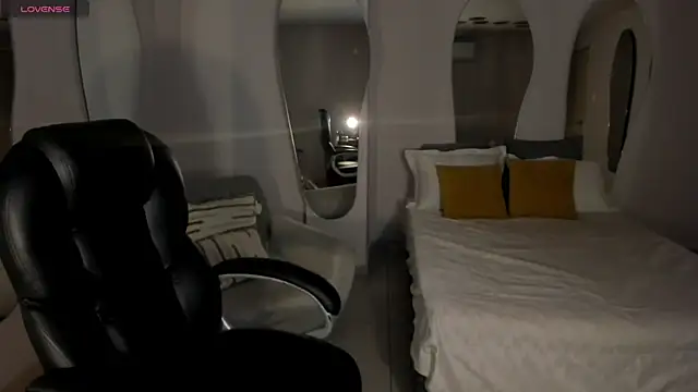 Snapshot of BellaRose_X chatting on December 20, 2025, 4:48 am BellaRose X online show from December 20, 2025, 4:48 am