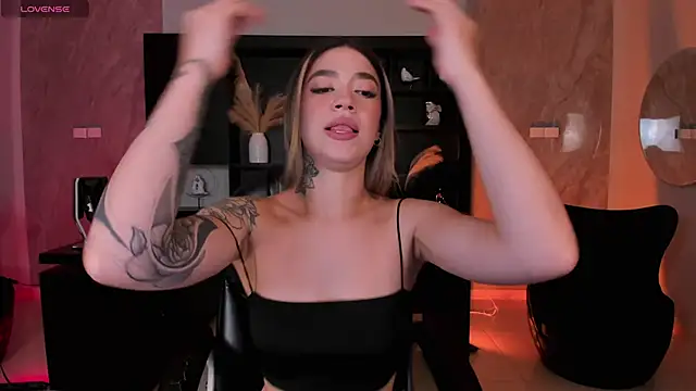 ViolettHansson online show from March 25, 2026, 7:24 pm