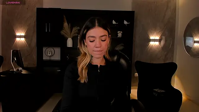 ViolettHansson online show from March 29, 2026, 5:25 pm