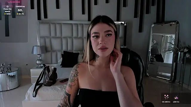 ViolettHansson online show from February 17, 2026, 7:11 pm