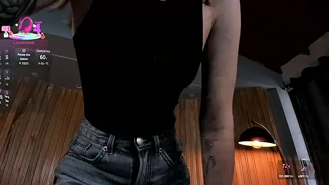 Snapshot of ViolettHansson chatting on September 16, 2025, 6:09 pm ViolettHansson online show from September 16, 2025, 6:09 pm