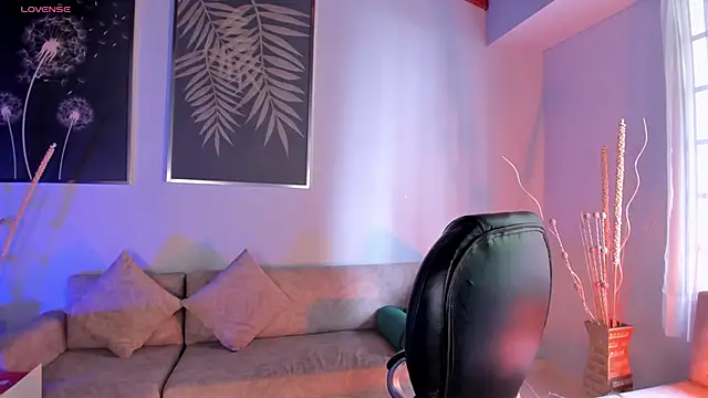 ViolettHansson online show from December 15, 2025, 7:41 pm