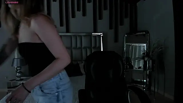 ViolettHansson online show from March 3, 2026, 6:37 pm