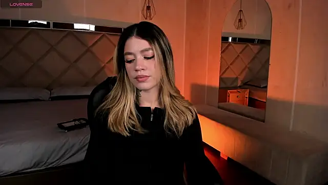 ViolettHansson online show from March 17, 2026, 6:44 pm