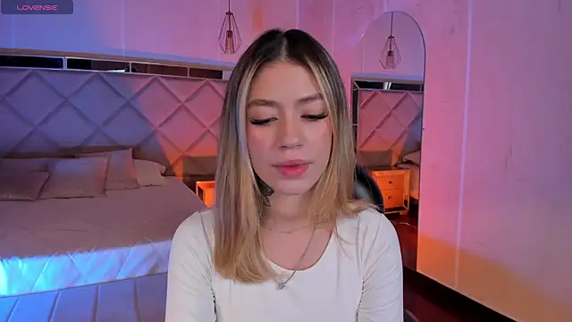 ViolettHansson online show from January 15, 2026, 6:44 pm