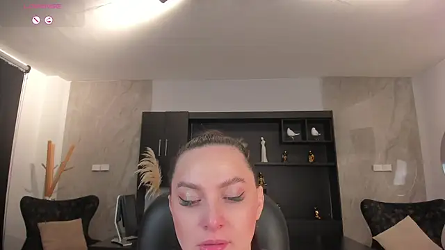 Snapshot of AliceHarper_ chatting on February 25, 2025, 7:20 am AliceHarper online show from February 25, 2025, 7:20 am