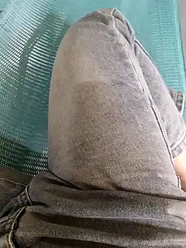 Snapshot of M_yiyi chatting on December 4, 2025, 7:18 am M yiyi online show from December 4, 2025, 7:18 am