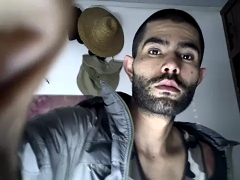 Snapshot of hideonbush051 chatting on September 26, 2025, 12:01 pm hideonbush051 online show from September 26, 2025, 12:01 pm