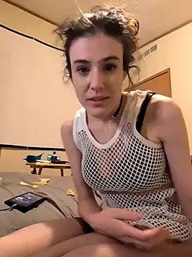 rileyyb  online show from February 9, 2026, 4:32 am