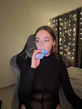  MayShy  online show from January 6, 2025, 10:15 pm