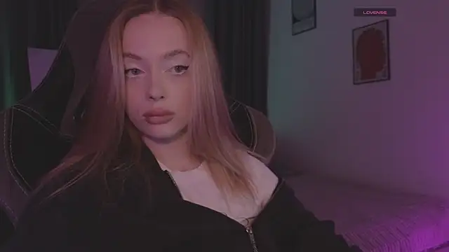  MayShy  online show from September 19, 2025, 6:56 pm