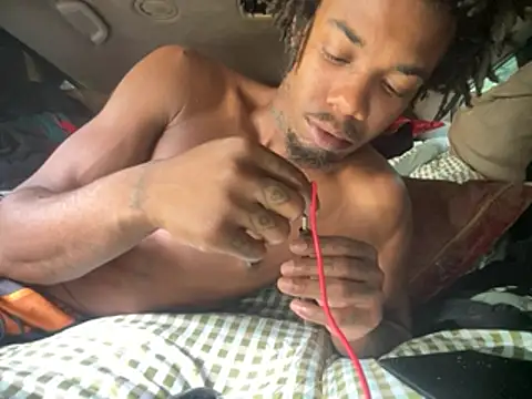 SlimeCrownzOut5 online show from April 17, 2026, 9:28 pm