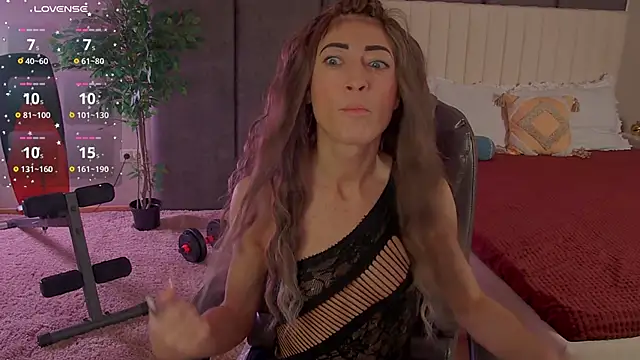 Snapshot of _F_R_A_U_ chatting on December 1, 2025, 1:06 am F R A U online show from December 1, 2025, 1:06 am