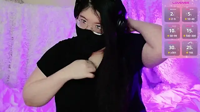 Snapshot of Kara-Nuna chatting on December 21, 2025, 8:49 am Kara-Nuna online show from December 21, 2025, 8:49 am