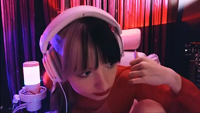 Snapshot of Avi_Nile chatting on December 16, 2025, 8:57 pm Avi Nile online show from December 16, 2025, 8:57 pm