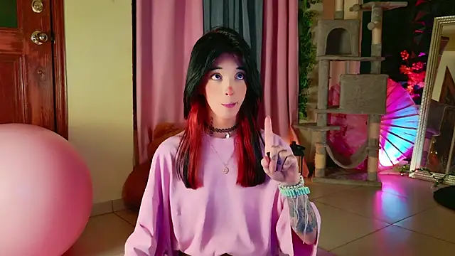 Snapshot of Finibondi chatting on December 4, 2025, 6:56 am Finibondi online show from December 4, 2025, 6:56 am