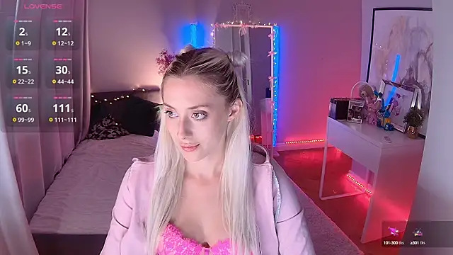 LoryWood online show from September 11, 2025, 3:01 pm