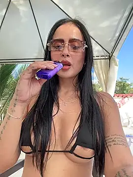 Snapshot of Alexandra_duque chatting on November 22, 2025, 8:29 pm Alexandra duque online show from November 22, 2025, 8:29 pm