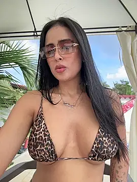 Snapshot of Alexandra_duque chatting on November 8, 2025, 8:23 pm Alexandra duque online show from November 8, 2025, 8:23 pm