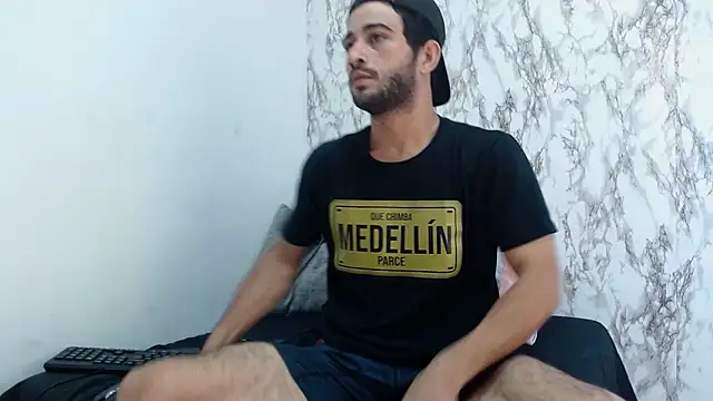 Snapshot of Moon_and_aaron chatting on February 22, 2026, 3:42 am Moon and aaron online show from February 22, 2026, 3:42 am