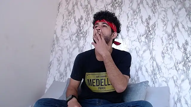 Snapshot of Moon_and_aaron chatting on February 17, 2026, 1:30 pm Moon and aaron online show from February 17, 2026, 1:30 pm