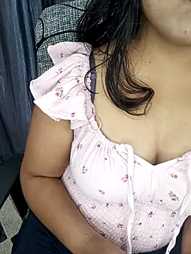 Snapshot of Tanvi-patil chatting on August 3, 2026, 9:48 am Tanvi-patil online show from August 3, 2026, 9:48 am