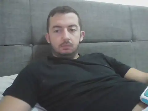 Snapshot of laynufff chatting on October 6, 2025, 6:36 am laynufff online show from October 6, 2025, 6:36 am