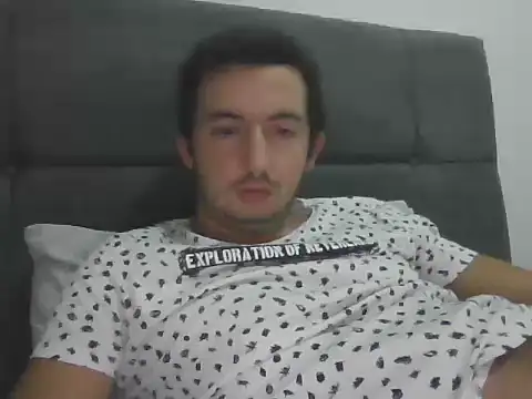 Snapshot of laynufff chatting on September 28, 2025, 8:49 pm laynufff online show from September 28, 2025, 8:49 pm